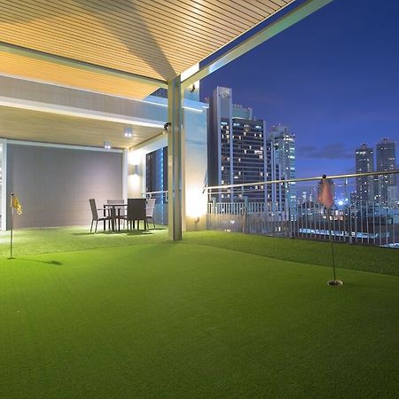 V Residence Serviced Apartment Bangkok Buitenkant foto