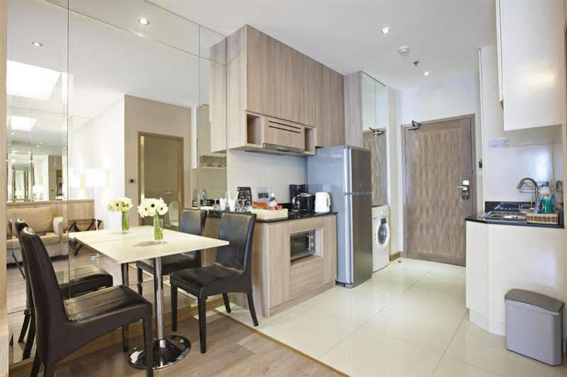 V Residence Serviced Apartment Bangkok Buitenkant foto