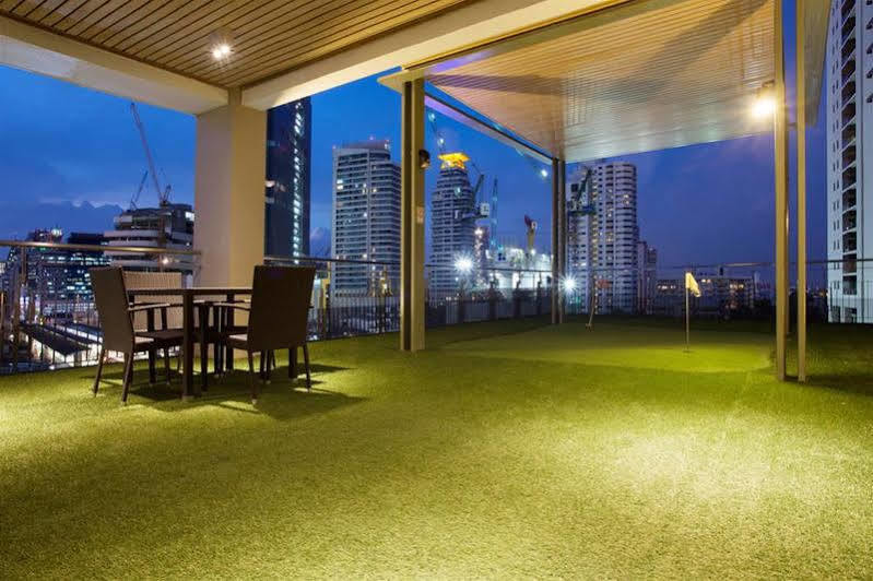 V Residence Serviced Apartment Bangkok Buitenkant foto