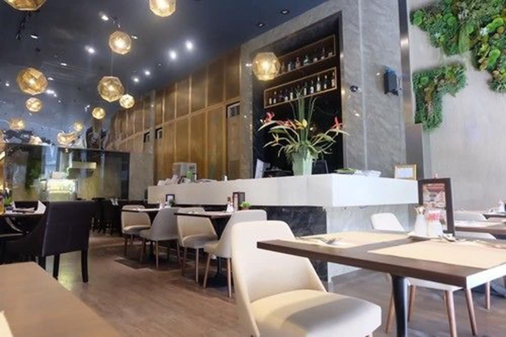 V Residence Serviced Apartment Bangkok Buitenkant foto